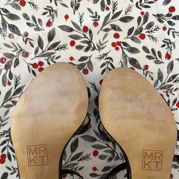 MRKT high heeled black shoe. Size 8.5. Beautiful condition. - Picture 5 of 8